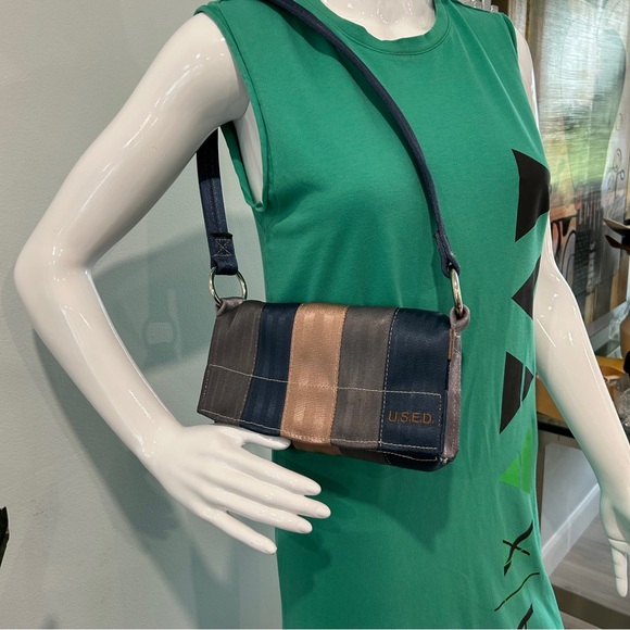 U.S.E.D. Upcycled Seatbelt Handbag - Picture 3 of 14